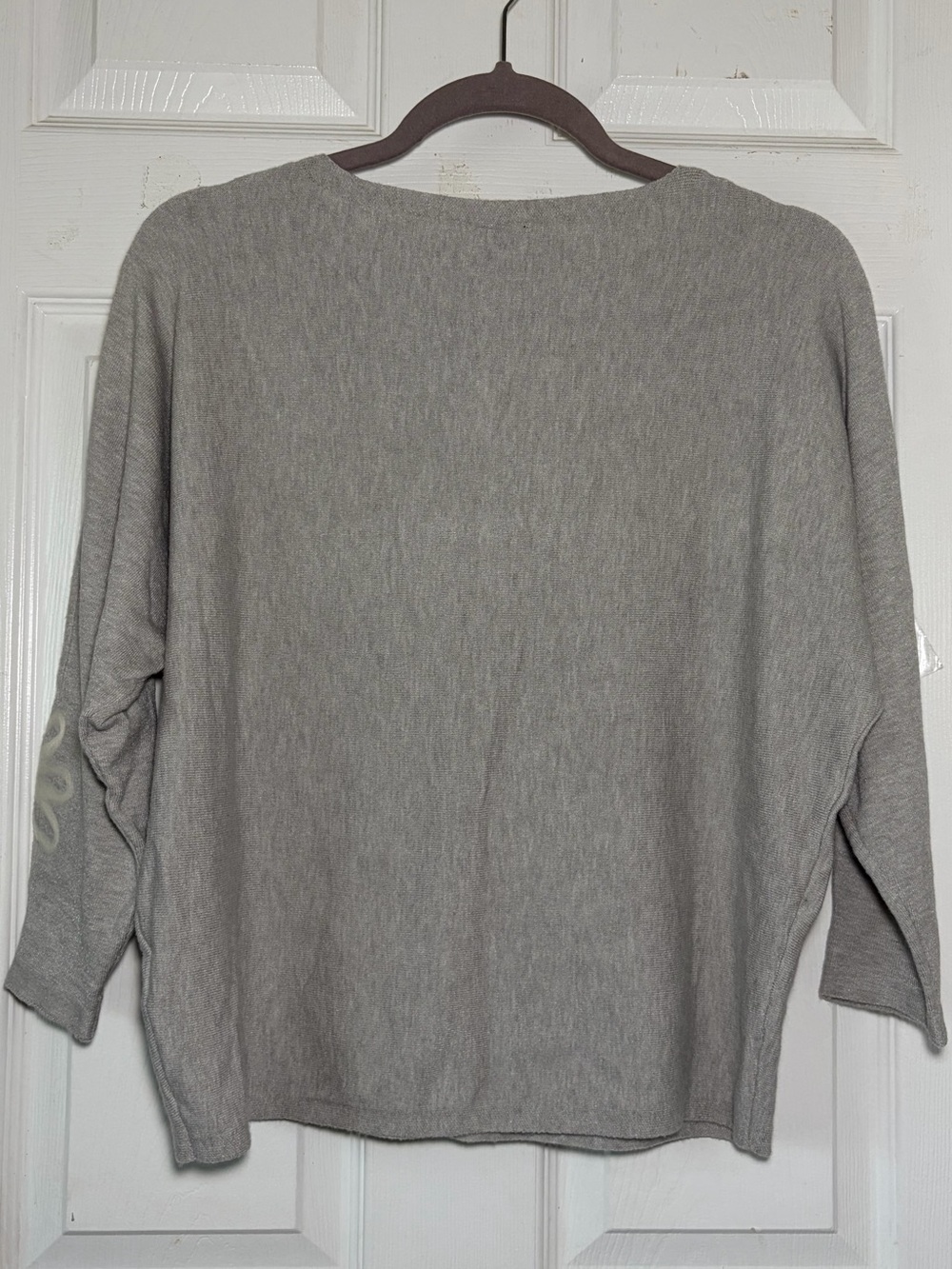 Aaeda Light Gray Floral Crew Neck knit Bat Sleeve Sweater Sz M - Picture 2 of 6